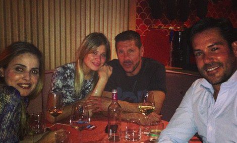 Carla Pereyra y Simeone cenando con unos amigos / Foto: Twitter