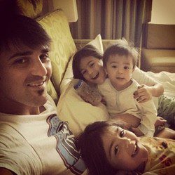 David Villa con sus tres hijos
