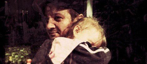 Jeremy Renner con su hija Ava Foto: Instagram