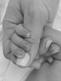 Vanessa Lachey muestra la mano de su hija Brooklyn Elisabeth | Instagram