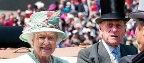 La Reina Isabel II visita a su marido Felipe de Edimburgo tras ser operado de urgencia del corazón