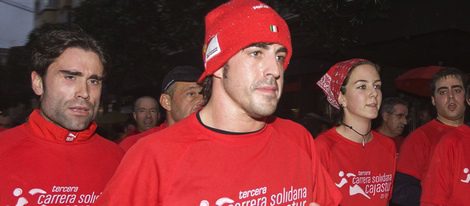 Fernando Alonso reaparece en una carrera solidaria tras su separación de Raquel del Rosario