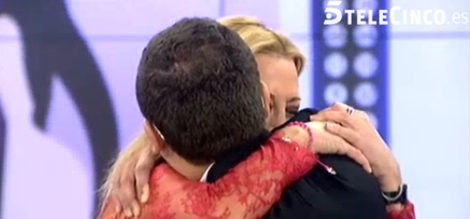 Belén Esteban y Jorge Javier Vázquez en 'Sálvame deluxe' abrazándose
