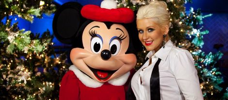 Christina Aguilera da la bienvenida a la navidad con una nueva entrevista y actuación en 'The Ellen Show'