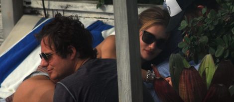 Rosie Huntington y su novio en Miami