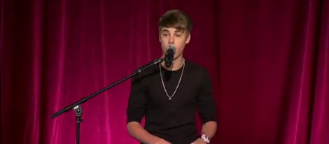 Justin Bieber visita un colegio de niños sin hogar para donar 100.000 dólares