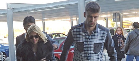 Shakira y Piqué parten del aeropuerto de Barcelona