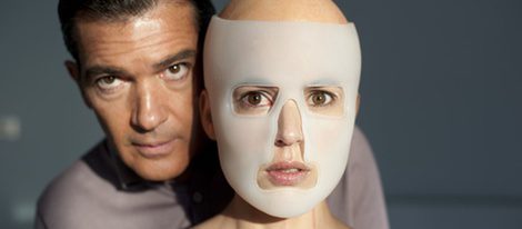 Antonio Banderas y Elena Anaya en una escena de 'La piel que habito'
