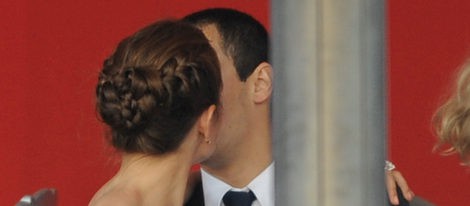 Carlota Casiraghi y Alex Dellal besándose