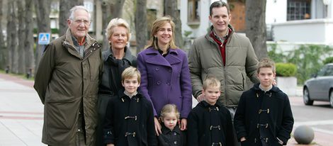 Juan Urdangarín, Claire Liebaert, los duques de Palma y sus cuatro hijos en Vitoria