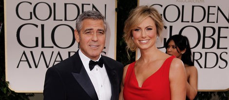 George Clooney y Stacy Kleiber en la alfombra roja de los Globos de Oro 2012