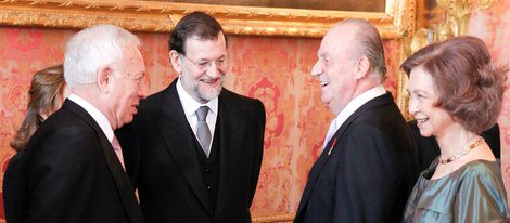 Los Reyes, el Presidente del Gobierno y el Ministro de Exteriores en la recepción a los diplomáticos