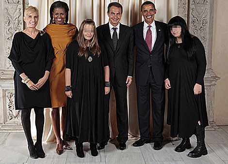 Zapatero, su esposa y sus hijas posando con Barack y Michelle Obama