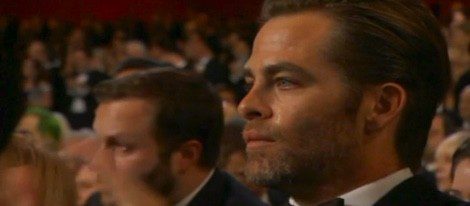 Chris Pine no puede contener las lágrimas tras la interpretación de 'Glory' en los Oscar 2015
