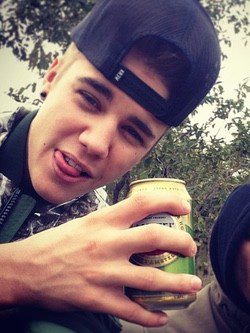 Bieber bebiendo cerveza | Instagram