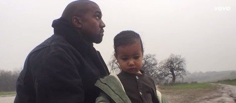 Kanye West y North West en el videoclip de 'Only One'