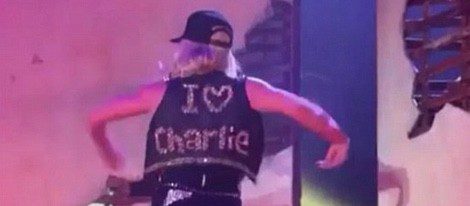 Britney Spears declara el amor por su novio en pleno concierto | Vine