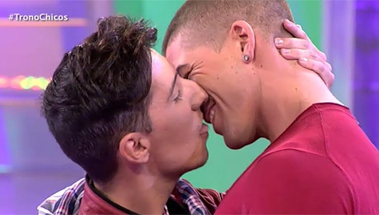 Jesús Reyes y Labrador, a punto de besarse en 'MYHYV' / Telecinco.es