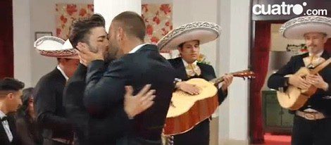Sandro y Vicente se besan tras el 'perdón mariachi'