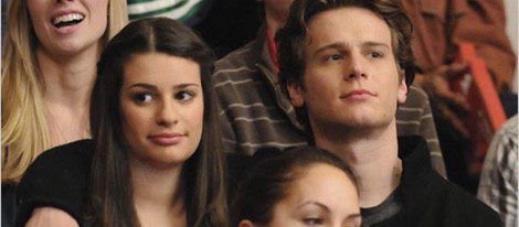 Jonathan Groff y Lea Michelle son amigos y rivales en Glee Foto:FOX