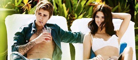 Kendall Jenner y Justin Bieber posando para la cámara de Mario Testino