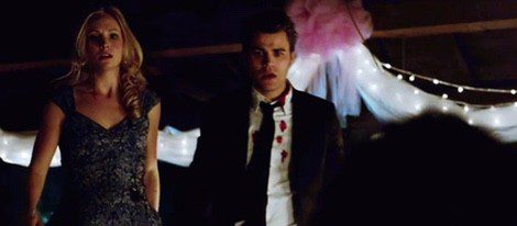 Caroline (Candice Accola) y Stefan (Paul Wesley) en el último episodio de la sexta temporada
