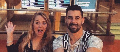 Yoli y Jonathan en el aeropuerto rumbo a Venecia | Instagram 