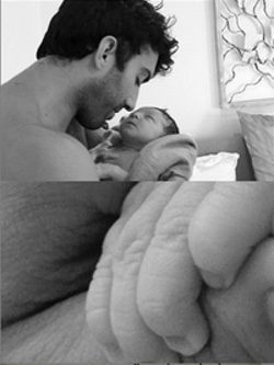 Justin Baldini con su hija recién nacida|Foto: Instagram