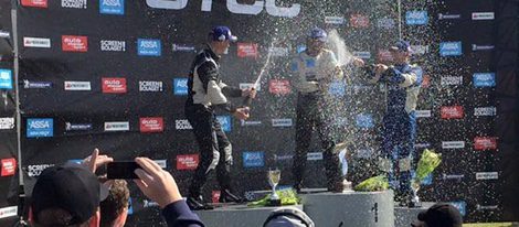 Carlos Felipe de Suecia celebra su victoria en la carrera Falkenberg STCC