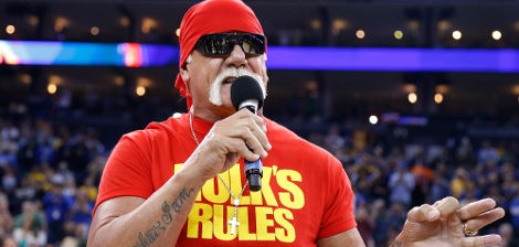 Hulk Hogan en un partido dela NBA en 2014