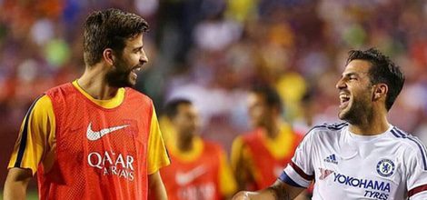 Cesc Fábregas y Piqué tras enfrentarse en el partido de pretemporada / Instagram