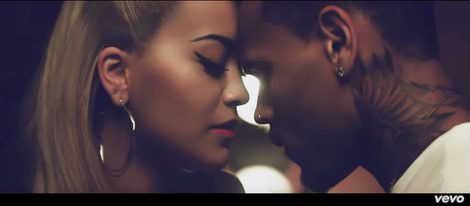 Rita Ora estrena el video de 'Body On Me' junto a Chris Brown