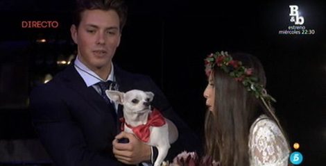 Ivy y Carlos, los novios comprometidos con su perro Ito