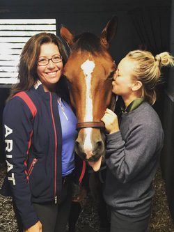 Kaley Cuoco con su nuevo caballo Zaza | Instagram