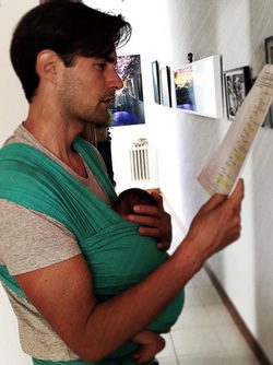 Álex Adrover con Lis en brazos / Instagram