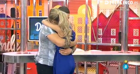 Ylenia y Labrador abrazándose / Telecinco.es