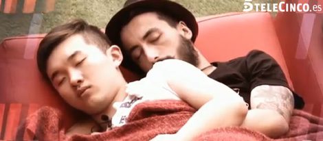 Aritz y Han durmiendo juntos|Foto:Telecinco.es