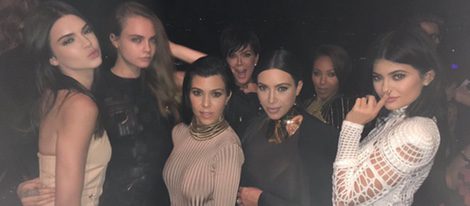 El clan Kardashian-Jenner celebrando el baby shower de Kim | Foto: Twitter