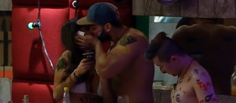 Ricky 'GH16' besa a Sofía y se declara | Foto: Telecinco.es