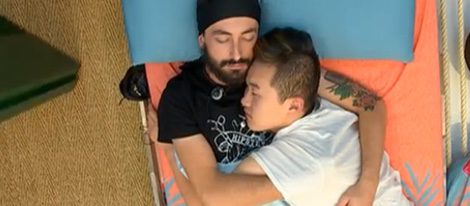 Han y Aritz abrazados en 'Gran Hermano 16' / Telecinco.es