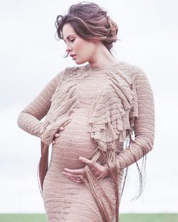 Jessica Bueno luciendo embarazo en Instagram