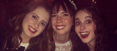 Danielle Morrow, Vanessa Marano y Laura Marano en la boda de Morrow | Foto: Instagram