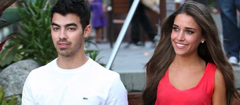 Joe Jonas muy bien acompañado en Malibú ¿Nuevo amor a la vista?