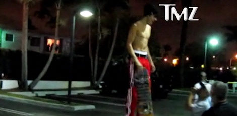 Justin Bieber en Miami sin camiseta