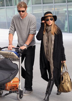 Elsa Pataky pasea su embarazo por Londres junto a su marido Chris Hemsworth