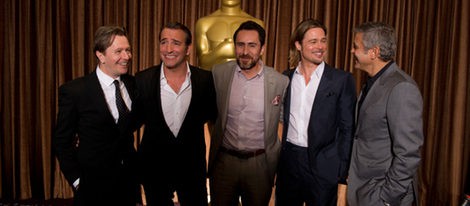 Risas y poca rivalidad entre George Clooney y Brad Pitt en la comida de los nominados a los Oscar 2012