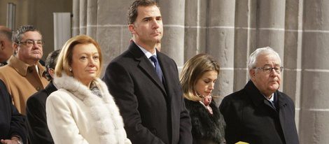 Luisa Fernanda Rudi y los Príncipes Felipe y Letizia durante el oficio religioso en la Catedral de Tarazona