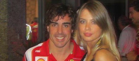 Xenia Tchoumitcheva con Fernando Alonso / Foto: Facebook