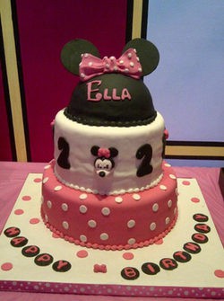 Elena Tablada celebra el segundo cumpleaños de su hija Ella Bisbal con una divertida tarta en Miami