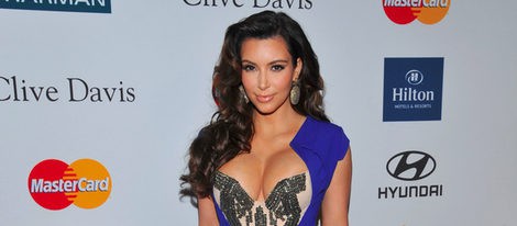 Kim Kardashian en la fiesta pre Grammy 2012